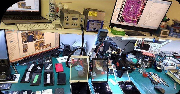 Atelier de réparation avancée carte mère avec microscope et oscilloscope à Montréal